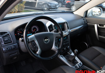 Подержанный автомобиль Chevrolet Captiva 2015 года (10 фото)