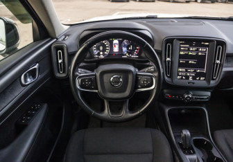 Подержанный автомобиль Volvo XC40 2019 года (15 фото)