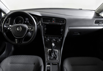 Подержанный автомобиль Volkswagen Golf Hatchback 2018 года (9 фото)