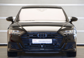 Подержанный автомобиль Audi A8 2022 года (2 фото)
