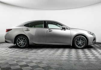 Подержанный автомобиль Lexus ES 2016 года (4 фото)