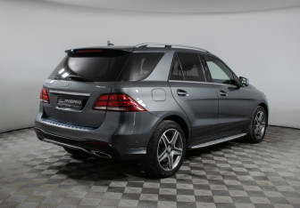 Подержанный автомобиль Mercedes-Benz GLE 2016 года (5 фото)