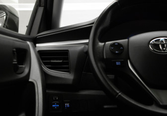 Подержанный автомобиль Toyota Corolla Sedan 2014 года (14 фото)