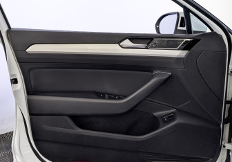 Подержанный автомобиль Volkswagen Passat Sedan 2019 года (19 фото)