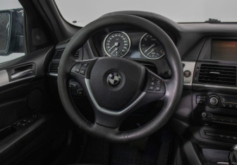 Подержанный автомобиль BMW X5 2008 года (15 фото)