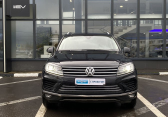 Подержанный автомобиль Volkswagen Touareg 2015 года (2 фото)