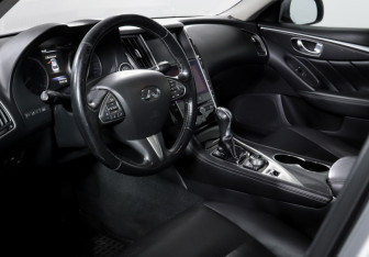 Подержанный автомобиль Infiniti Q50 2014 года (14 фото)