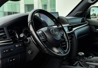 Подержанный автомобиль Lexus LX 2020 года (13 фото)