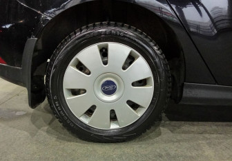 Подержанный автомобиль Ford Focus Hatchback 2016 года (18 фото)