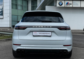 Подержанный автомобиль Porsche Cayenne 2020 года (6 фото)