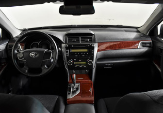 Подержанный автомобиль Toyota Camry Sedan 2012 года (10 фото)