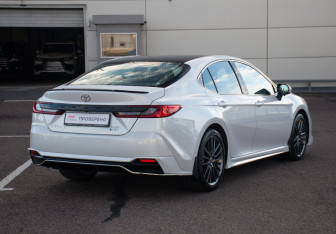 Новый Toyota Camry Sedan 2024 (5 фото)
