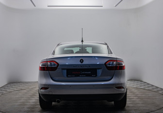 Подержанный автомобиль Renault Fluence 2012 года (6 фото)
