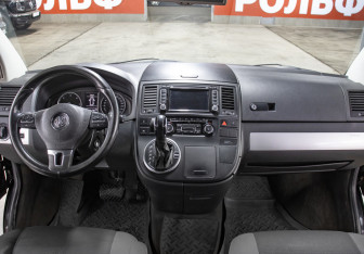 Подержанный автомобиль Volkswagen Multivan 2010 года (17 фото)