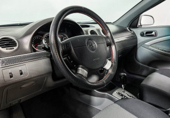 Подержанный автомобиль Chevrolet Lacetti Hatchback 2011 года (13 фото)
