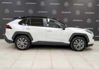 Подержанный автомобиль Toyota RAV4 2025 года (4 фото)