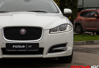 Подержанный автомобиль Jaguar XF Sedan 2014 года (26 фото)