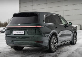 Подержанный автомобиль LiXiang L9 2023 года (6 фото)