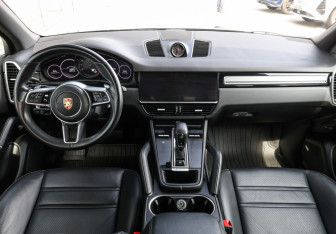 Подержанный автомобиль Porsche Cayenne 2022 года (14 фото)
