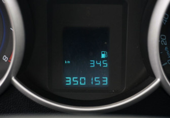 Подержанный автомобиль Chevrolet Cruze Hatchback 2012 года (13 фото)