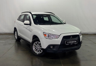 Подержанный автомобиль Mitsubishi ASX 2011 года (3 фото)