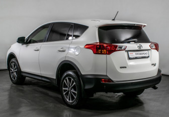 Подержанный автомобиль Toyota RAV4 2013 года (7 фото)