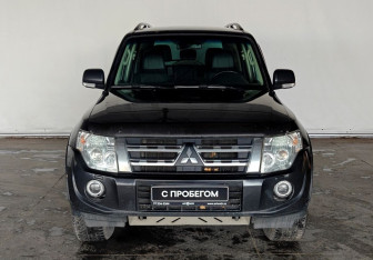 Подержанный автомобиль Mitsubishi Pajero 2013 года (2 фото)