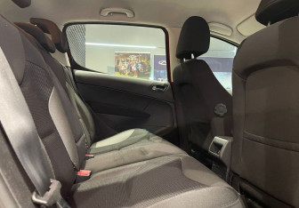 Подержанный автомобиль Peugeot 308 Hatchback 2011 года (12 фото)