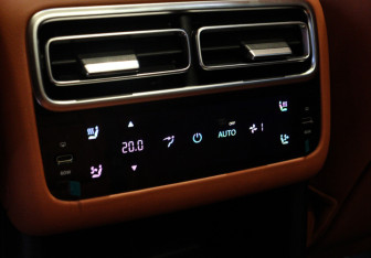 Подержанный автомобиль LiXiang L6 2024 года (9 фото)