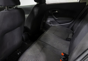 Подержанный автомобиль Volkswagen Polo Sedan 2011 года (13 фото)