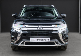 Подержанный автомобиль Mitsubishi Outlander 2019 года (2 фото)