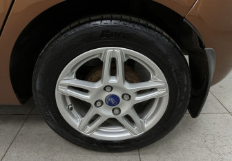 Подержанный автомобиль Ford Fiesta Hatchback 2015 года (9 фото)