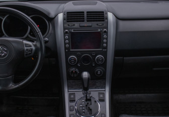 Подержанный автомобиль Suzuki Grand Vitara 2011 года (14 фото)