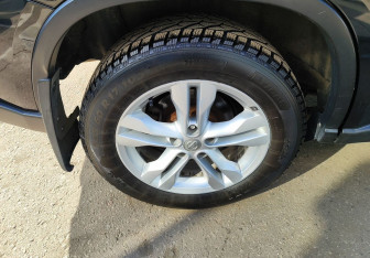 Подержанный автомобиль Nissan X-Trail 2012 года (12 фото)