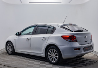 Подержанный автомобиль Chevrolet Cruze Hatchback 2013 года (3 фото)