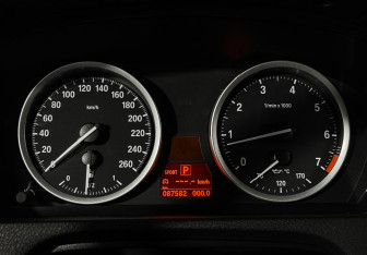 Подержанный автомобиль BMW X6 2009 года (13 фото)