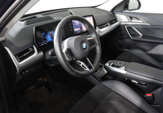 Подержанный автомобиль BMW X1 2025 года (12 фото)