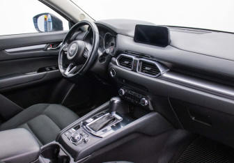 Подержанный автомобиль Mazda CX-5 2017 года (10 фото)