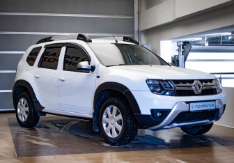 Подержанный автомобиль Renault Duster 2017 года (3 фото)