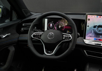 Подержанный автомобиль Volkswagen Tiguan 2025 года (14 фото)