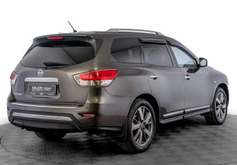 Подержанный автомобиль Nissan Pathfinder 2014 года (5 фото)