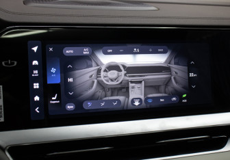 Подержанный автомобиль Geely Monjaro 2023 года (19 фото)