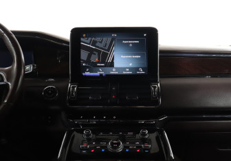Подержанный автомобиль Lincoln Navigator 2018 года (14 фото)