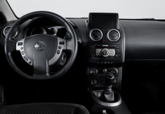Подержанный автомобиль Nissan Qashqai 2008 года (12 фото)