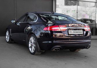 Подержанный автомобиль Jaguar XF Sedan 2014 года (6 фото)