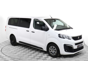 Подержанный автомобиль Peugeot Traveller 2022 года (3 фото)