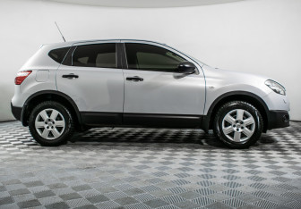 Подержанный автомобиль Nissan Qashqai 2010 года (4 фото)
