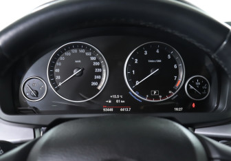 Подержанный автомобиль BMW X5 2014 года (11 фото)