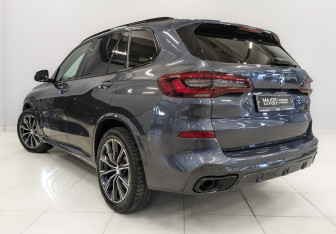 Подержанный автомобиль BMW X5 2020 года (7 фото)