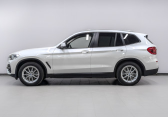 Подержанный автомобиль BMW X3 2021 года (8 фото)